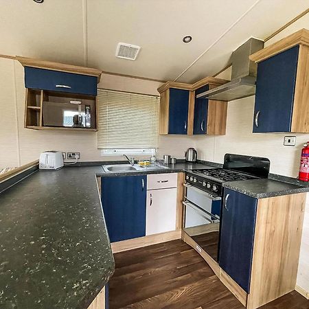 Lovely 6 Berth Caravan With Decking And Wifi In Kent, Ref 47017C Hotell Whitstable Eksteriør bilde