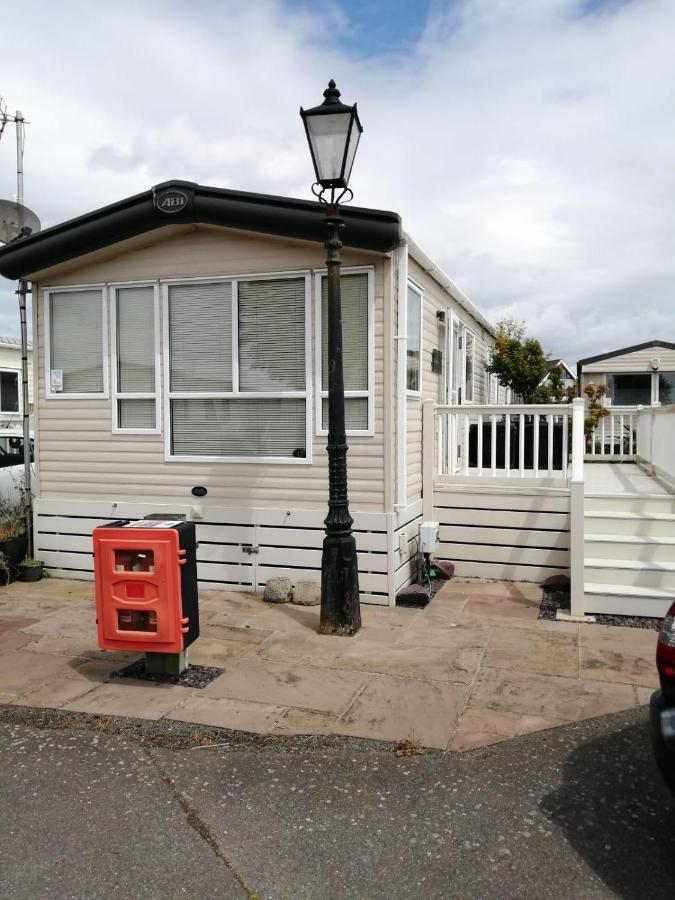 Lovely 6 Berth Caravan With Decking And Wifi In Kent, Ref 47017C Hotell Whitstable Eksteriør bilde