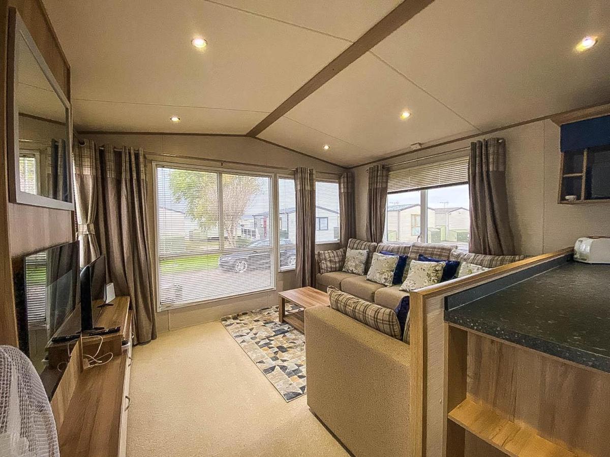 Lovely 6 Berth Caravan With Decking And Wifi In Kent, Ref 47017C Hotell Whitstable Eksteriør bilde