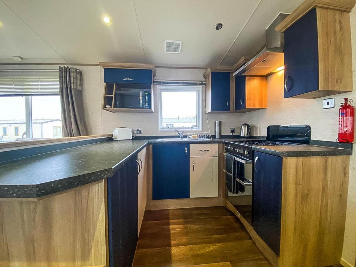Lovely 6 Berth Caravan With Decking And Wifi In Kent, Ref 47017C Hotell Whitstable Eksteriør bilde