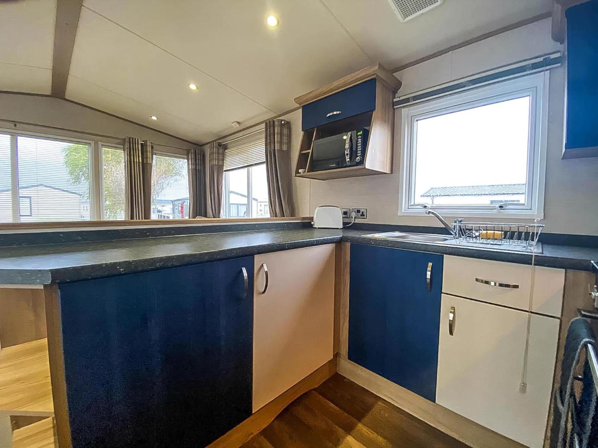 Lovely 6 Berth Caravan With Decking And Wifi In Kent, Ref 47017C Hotell Whitstable Eksteriør bilde