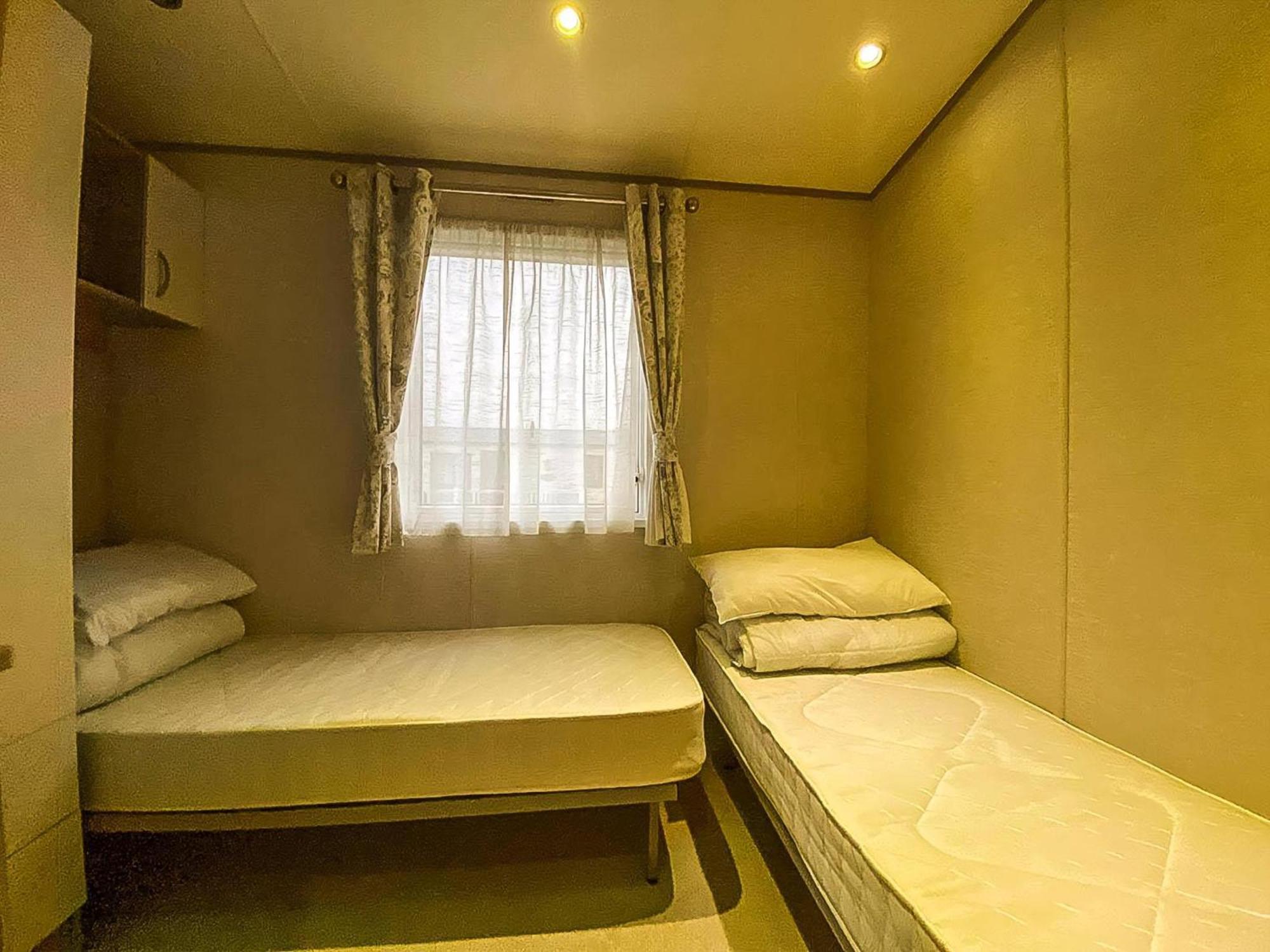 Lovely 6 Berth Caravan With Decking And Wifi In Kent, Ref 47017C Hotell Whitstable Eksteriør bilde