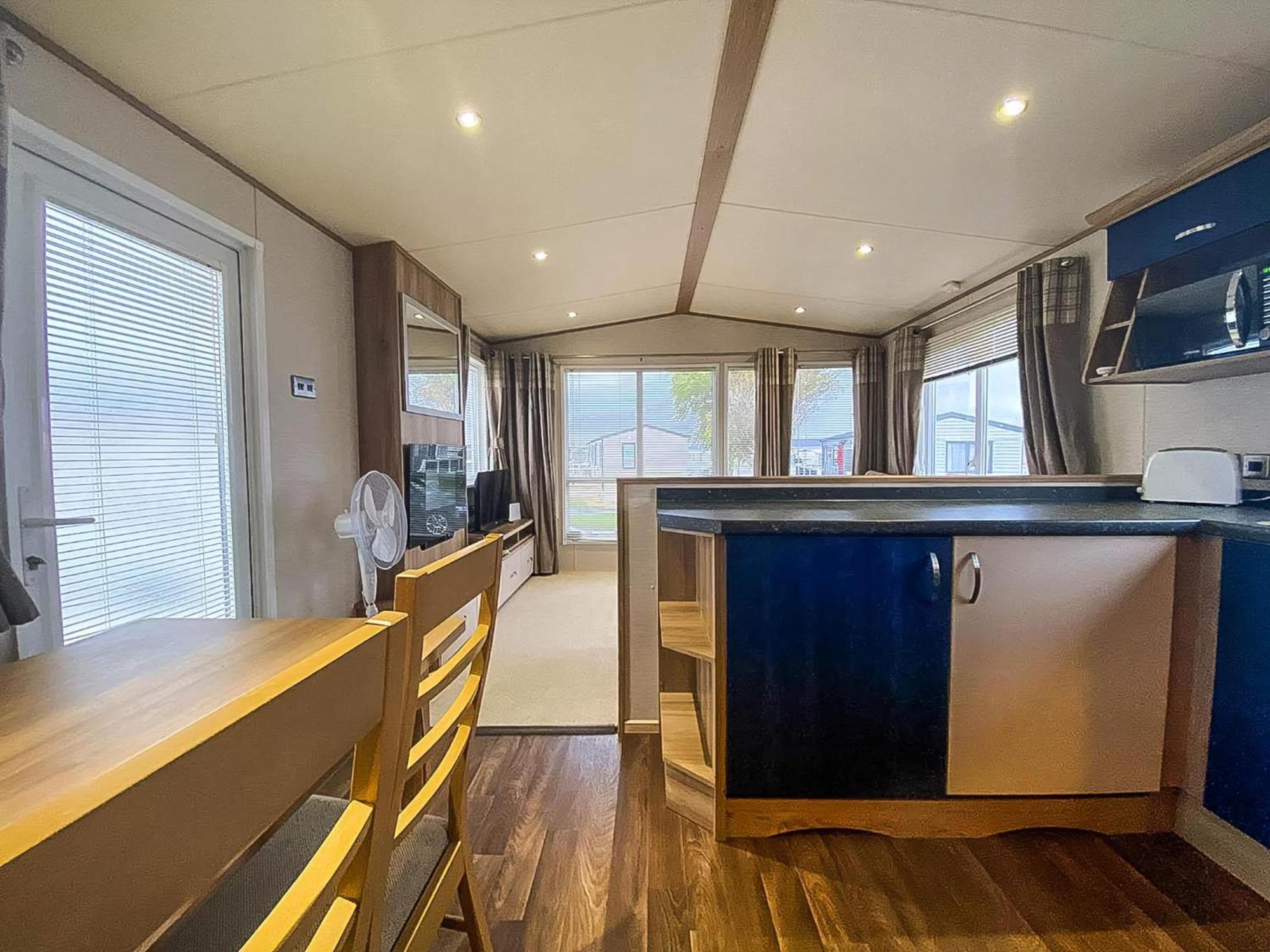 Lovely 6 Berth Caravan With Decking And Wifi In Kent, Ref 47017C Hotell Whitstable Eksteriør bilde