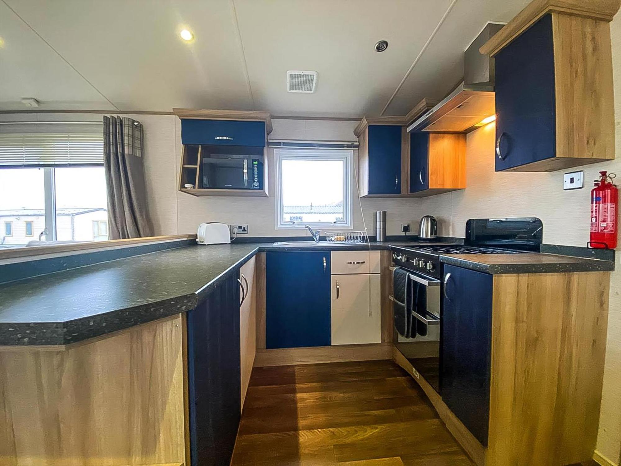 Lovely 6 Berth Caravan With Decking And Wifi In Kent, Ref 47017C Hotell Whitstable Eksteriør bilde