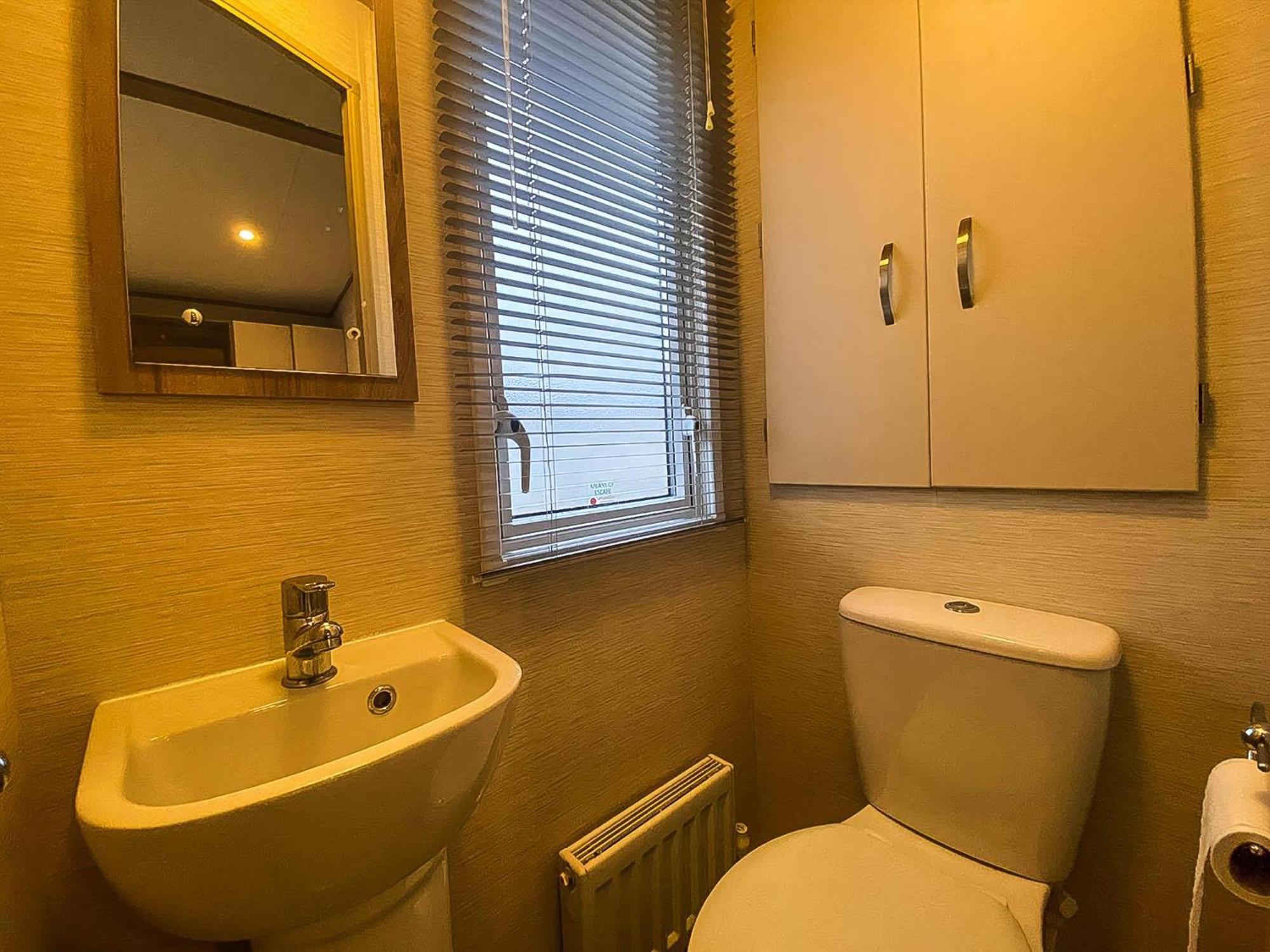 Lovely 6 Berth Caravan With Decking And Wifi In Kent, Ref 47017C Hotell Whitstable Eksteriør bilde