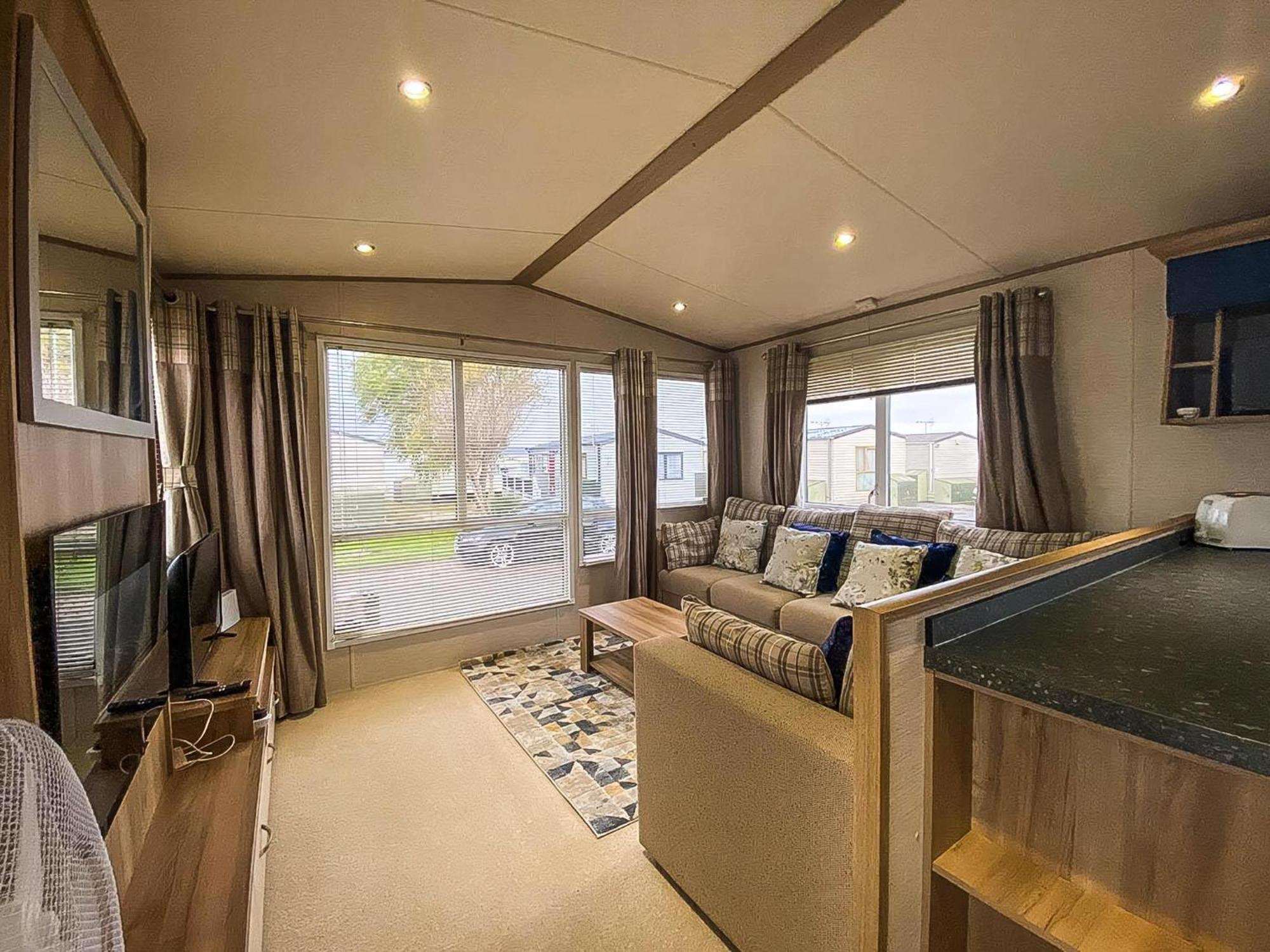 Lovely 6 Berth Caravan With Decking And Wifi In Kent, Ref 47017C Hotell Whitstable Eksteriør bilde
