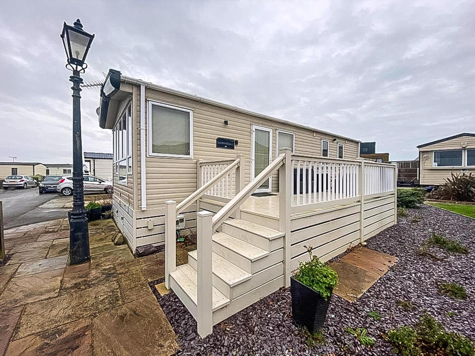 Lovely 6 Berth Caravan With Decking And Wifi In Kent, Ref 47017C Hotell Whitstable Eksteriør bilde