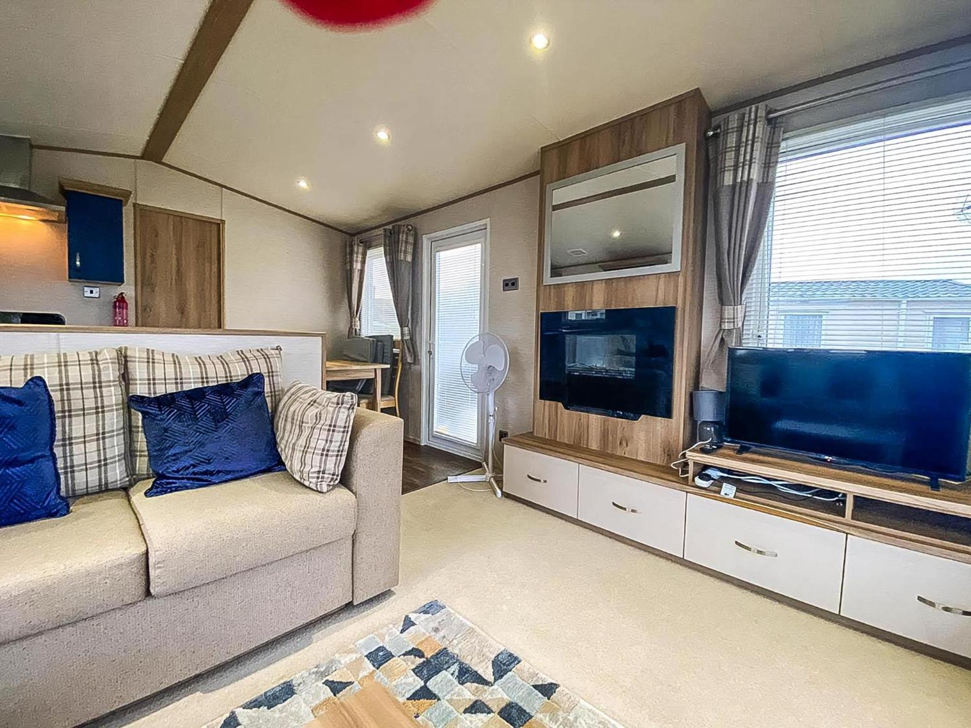 Lovely 6 Berth Caravan With Decking And Wifi In Kent, Ref 47017C Hotell Whitstable Eksteriør bilde