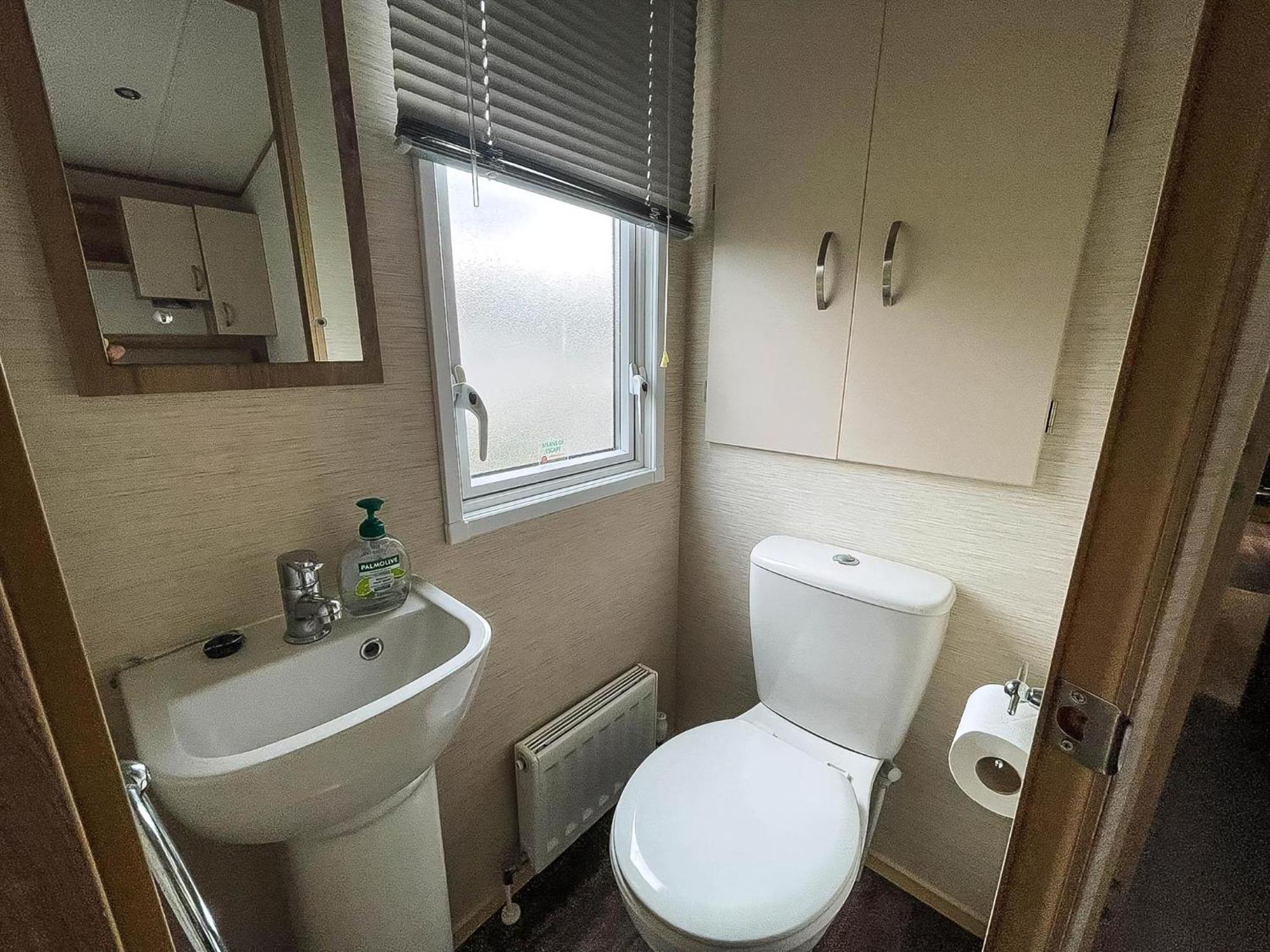 Lovely 6 Berth Caravan With Decking And Wifi In Kent, Ref 47017C Hotell Whitstable Eksteriør bilde
